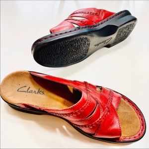 🌸Clark’s Red Leather Sandals EUC Size 7 M
